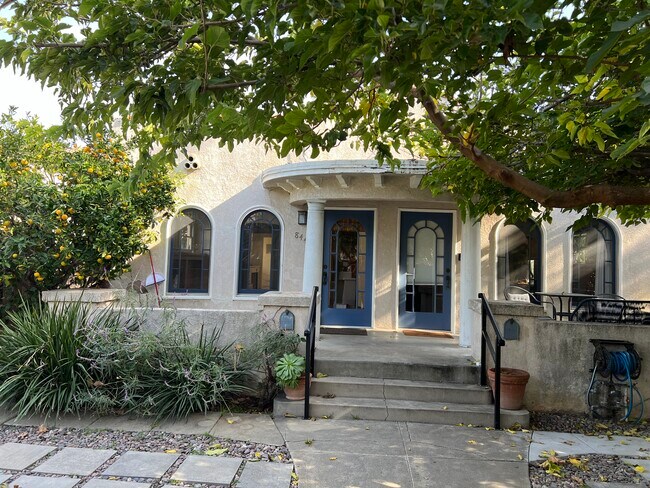 Building Photo - 844 N Cherokee Ave