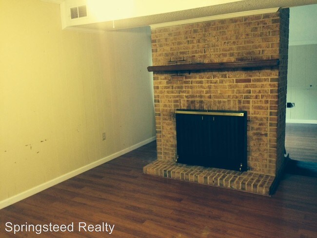 Building Photo - 5921 Bluebonnet Rd