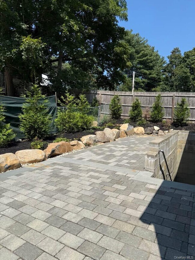 Building Photo - 253 Woodbury Rd