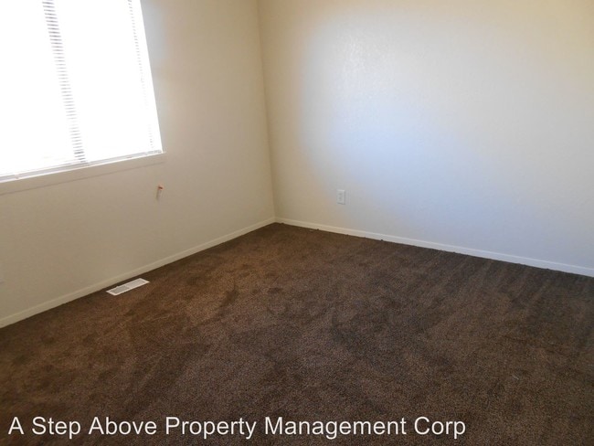 Building Photo - 488 32 Rd