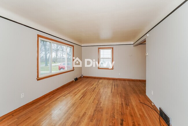 Foto del edificio - 28140 Tremaine Dr