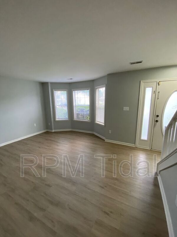 Building Photo - 105 Heather Way