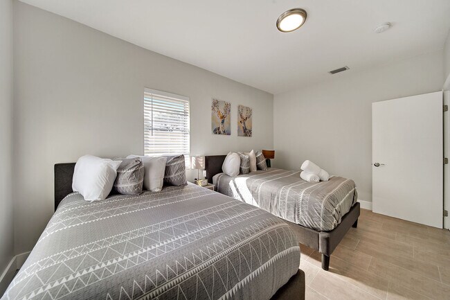 Foto del edificio - 34 SW 37th Ave
