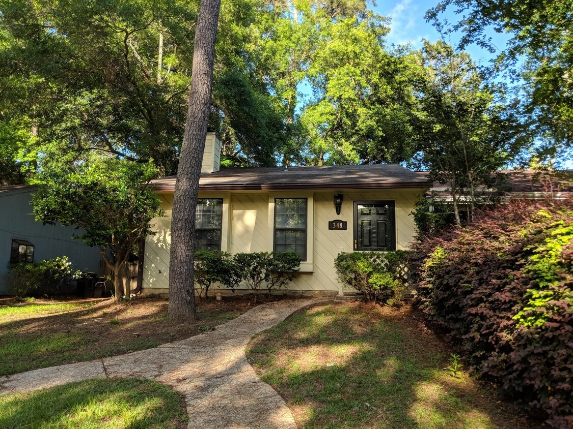 Primary Photo - Spacious Paired Home Located in Breckenrid...