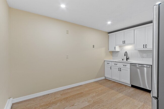 Building Photo - 39 Pleasant St