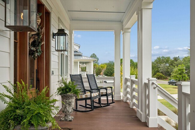 Foto del edificio - Beautiful 5 Bedroom Marshside Home