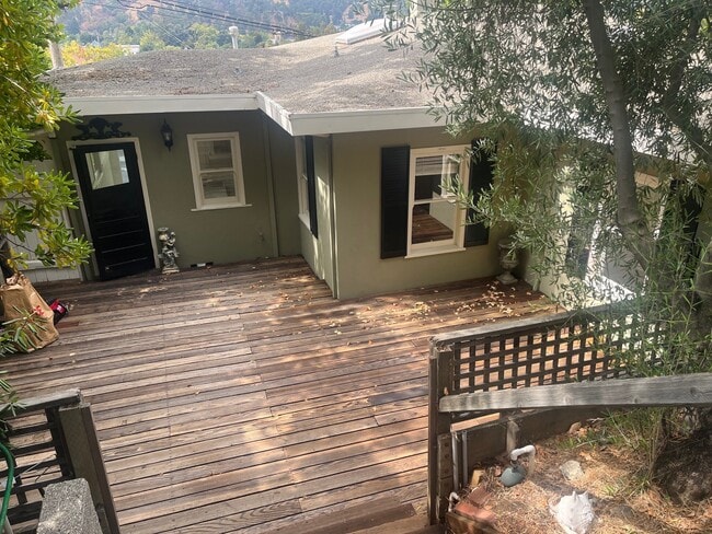 Building Photo - 1145 Grandview Dr