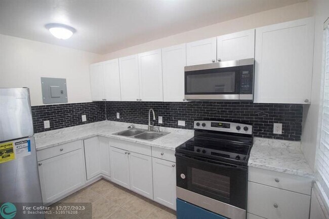 Foto del edificio - 2300 NE 18th St