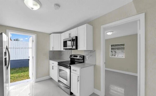 Foto del edificio - 1732 NW 80th St