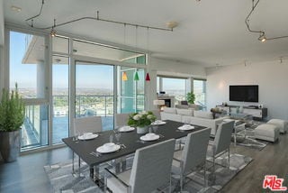 Building Photo - 13600 Marina Pointe Dr