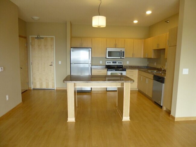 Building Photo - 2851 Hendrickson Dr