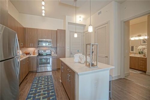 Foto principal - 673 NE 3rd Ave