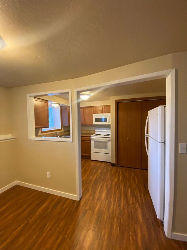 Building Photo - Great Spokane Valley Location-2 bed 1 bath...