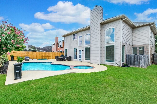 Foto del edificio - 10314 Five Oaks Crossing