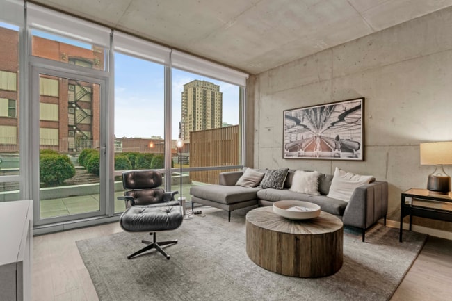 Building Photo - 1443 S State St