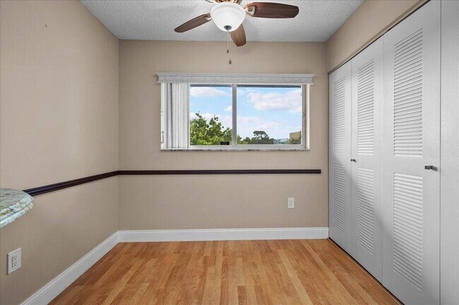 Foto del edificio - 4734 Lucerne Lakes Blvd E