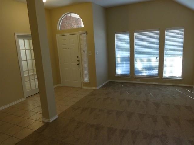 Building Photo - 2817 White Rock Dr