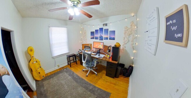 Foto del edificio - 3D Tour Available - Across the Street from...
