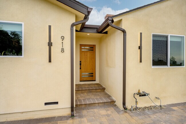 Foto del edificio - 918 University Ave