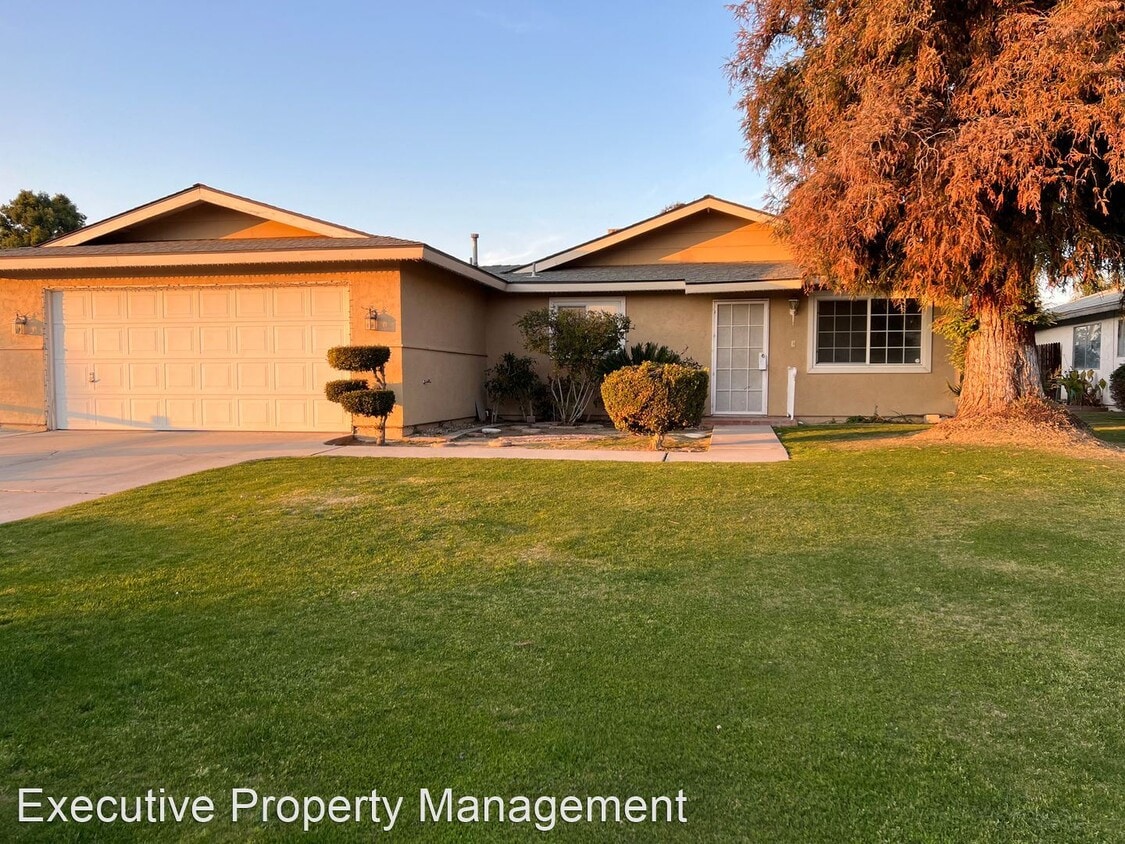 3 br, 2 bath House 5320 Cherry Tree Ln House Rental in Bakersfield, CA