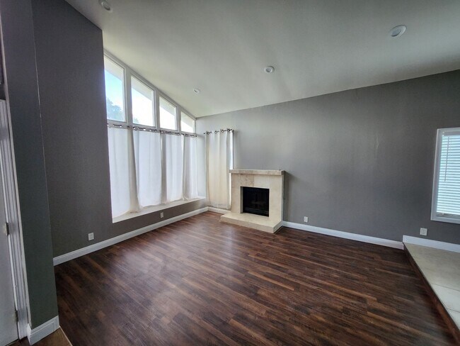 Foto del edificio - 4-Bedroom Hilltop Getaway!