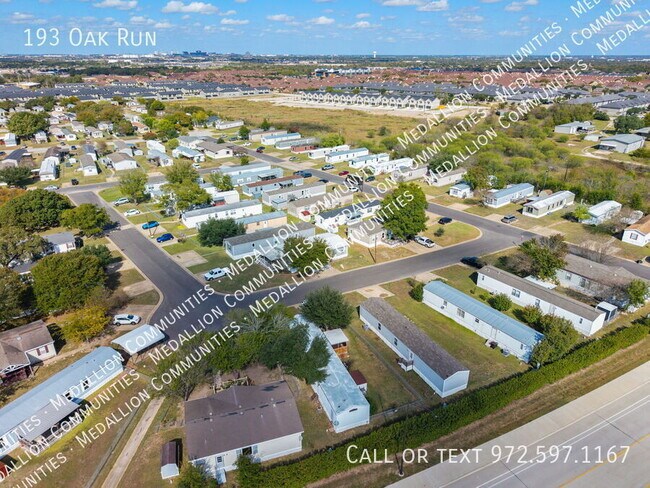Foto del edificio - 193 Oak Run