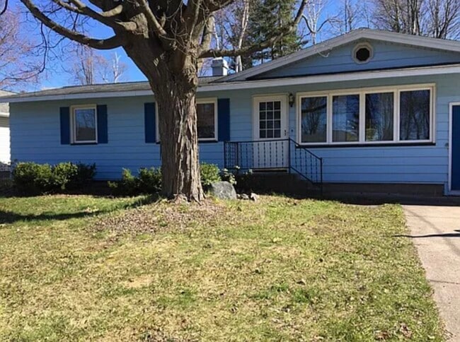 Building Photo - 1708 Kildahl Ave