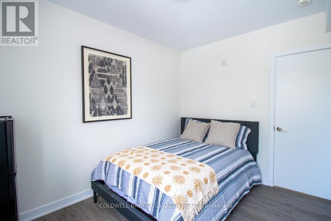 Photo du bâtiment - 994 Bronson Ave