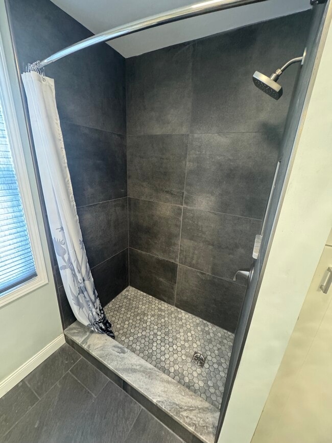 Shower - 609 Broad Ave