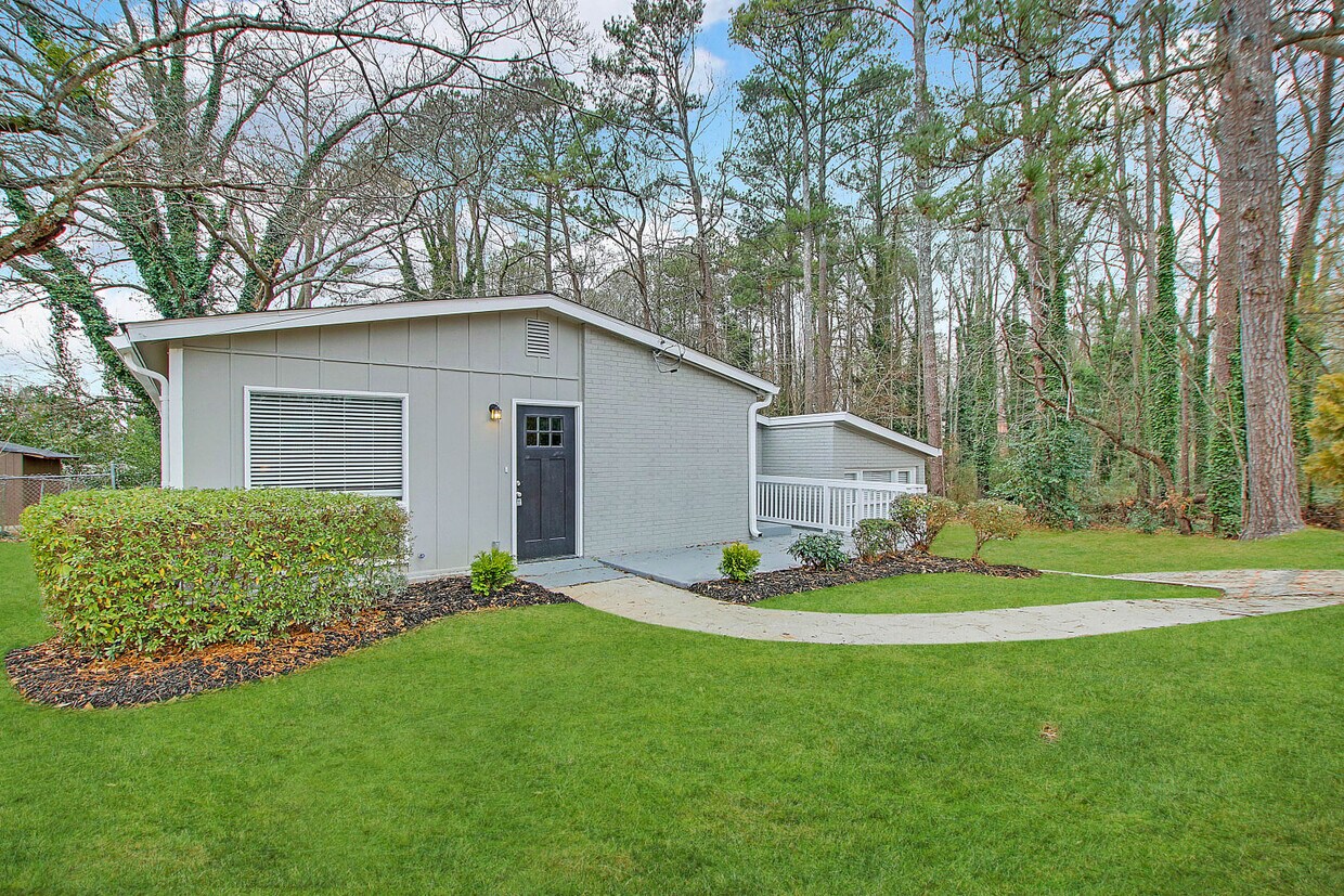 Foto principal - 366 Hamilton E Holmes Dr Nw