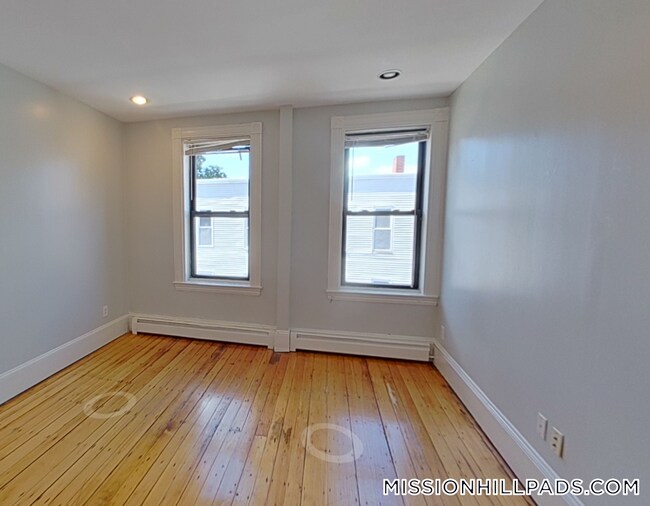 Building Photo - 1540 Tremont St