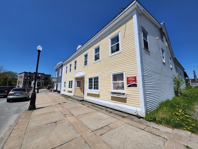 Building Photo - 3 Main St