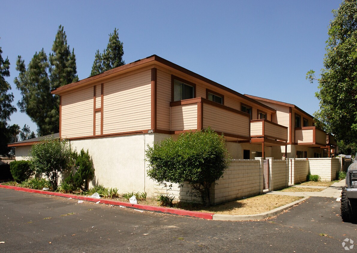 Foto principal - 1454 E 5th St