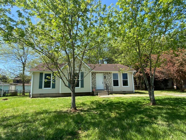 Foto del edificio - Renovated 3 Bedrooms / 2 Bathrooms / Fenced in Backyard with Patio / Great Smyrna Location