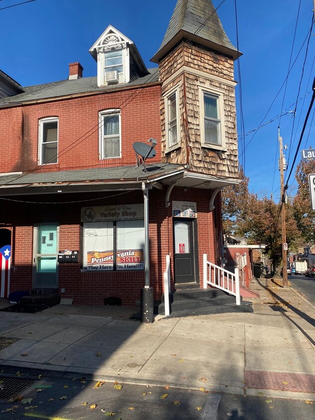 Primary Photo - 121 Laurel St