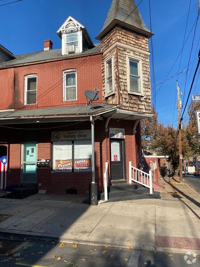 Building Photo - 121 Laurel St