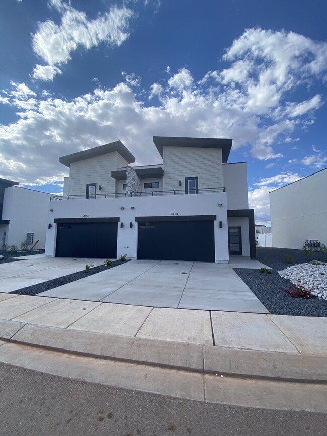 Building Photo - 4138 Baywood Dr