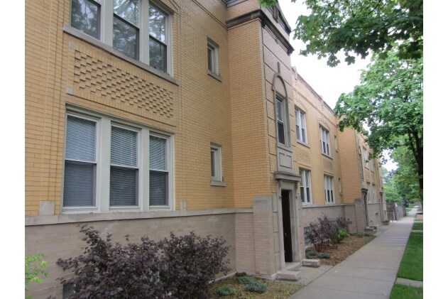 Building Photo - 6760-6774 W Raven St