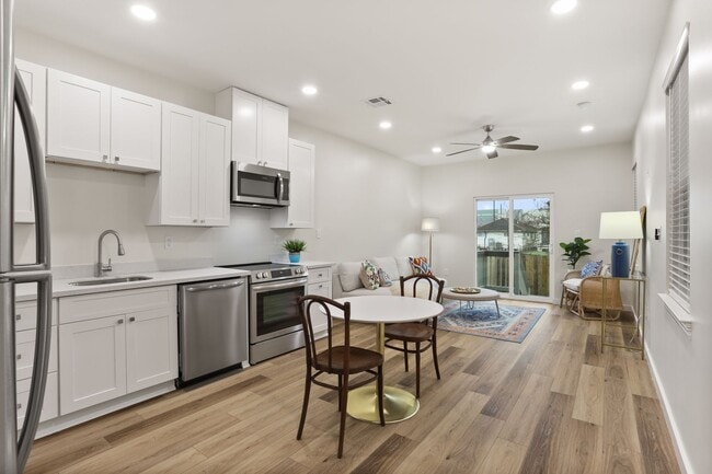 Building Photo - 2916 A &amp; B Mandeville