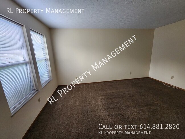 Building Photo - 2 bedroom 1.5 bathroom townhome in Reynold...