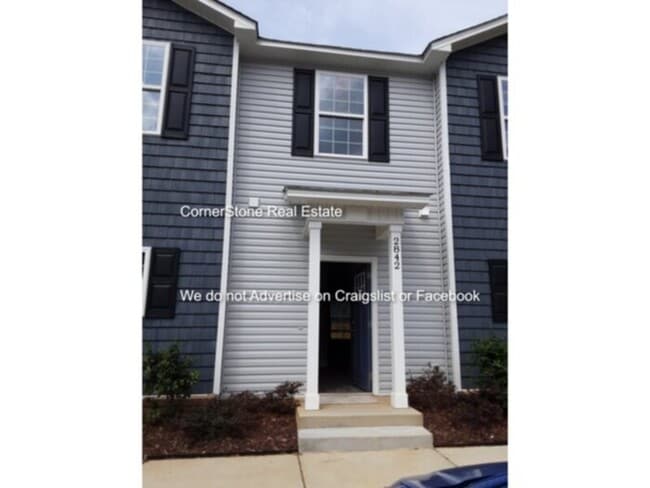 Building Photo - 2842 Little Dr