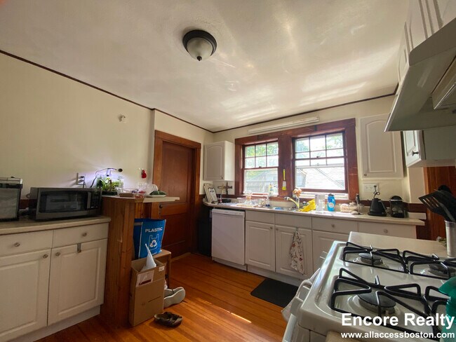 Building Photo - 8 Worthington St