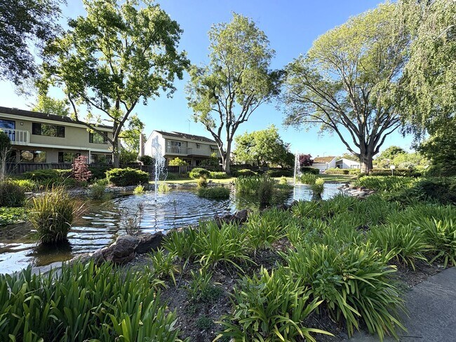 Building Photo - Charming Updated 2-Bedroom Home in Prime L...