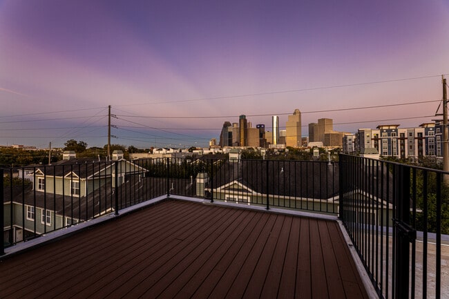 Rooftop - 1610 Victor St