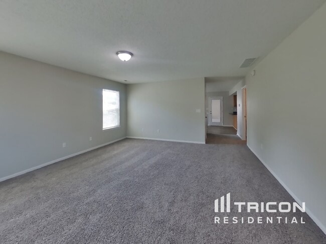 Building Photo - 1401 Thomas Dr
