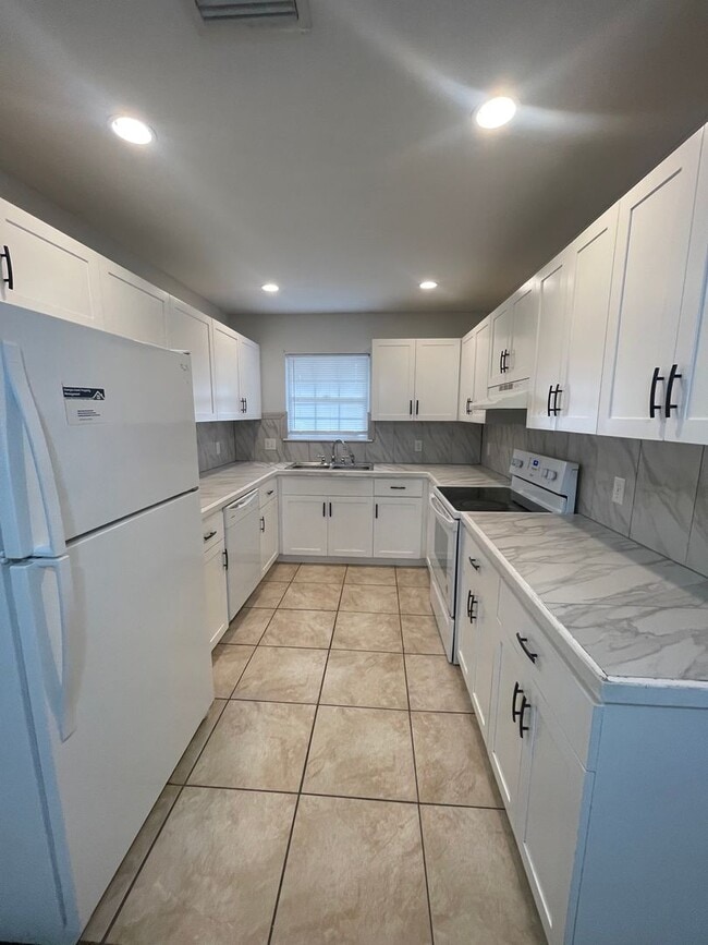 Foto del edificio - 190 Leeswood Cir