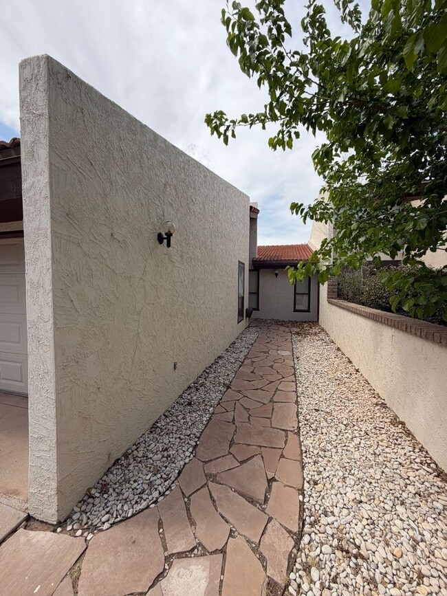 Foto del edificio - 2 Bed 2 Bath Home