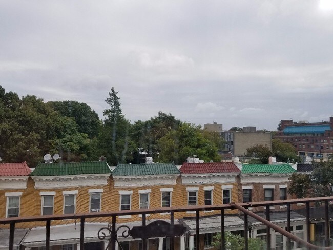 Foto del edificio - 964 E 14th St