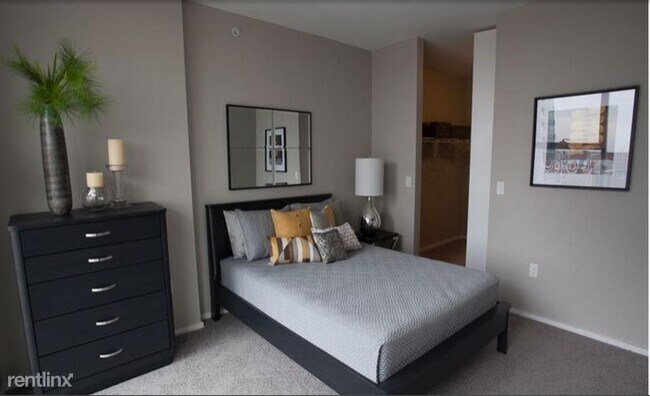 Building Photo - 3 br, 3 bath Apartment - 222 N Desplaines St
