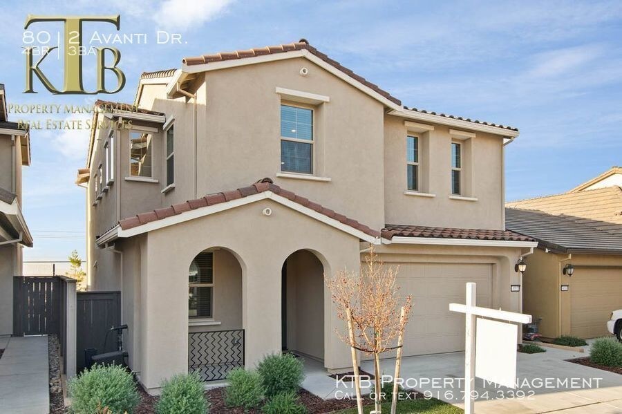 Foto principal - Still looks brand new, 4 bedrooms gated entry